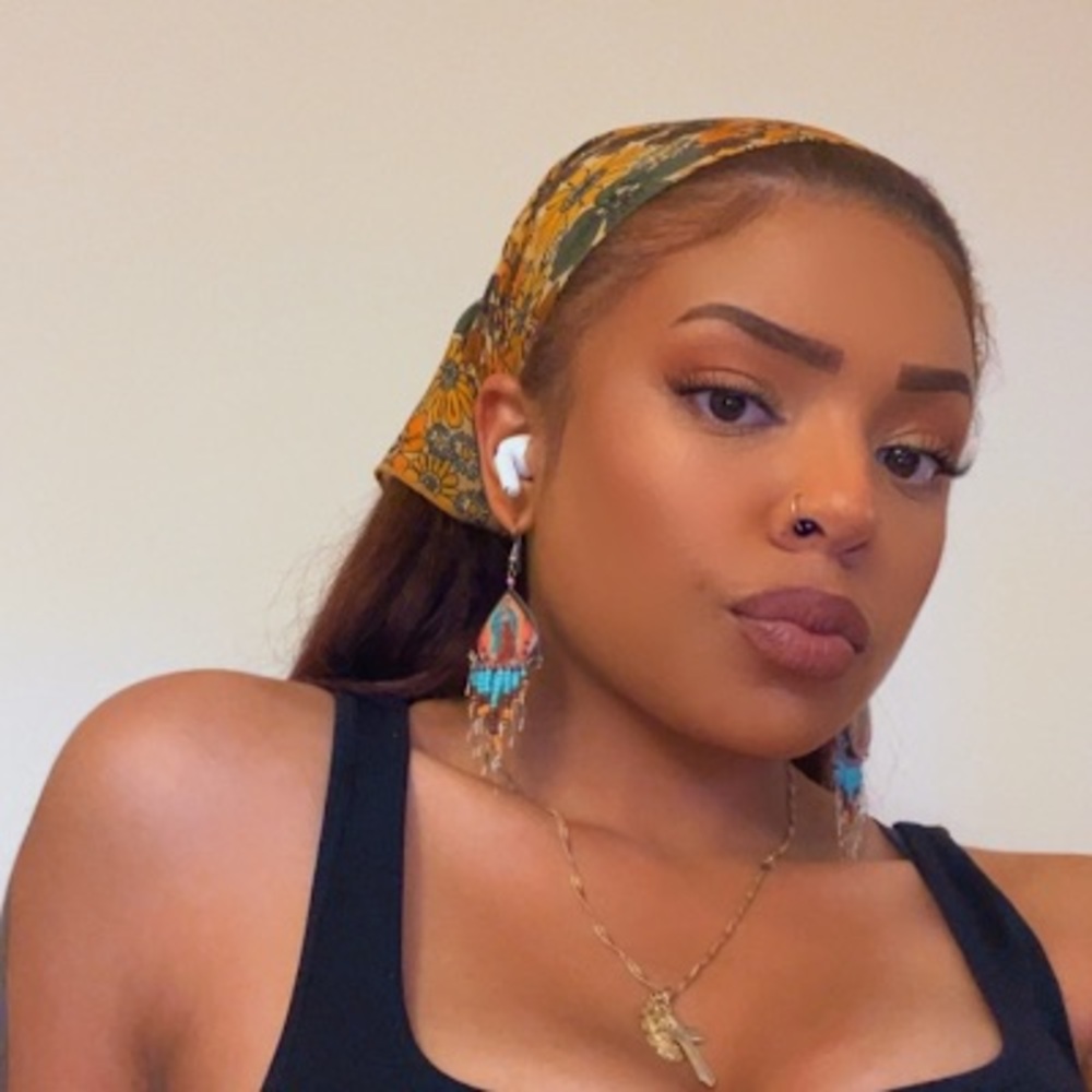 Meet your Posher, Domonique